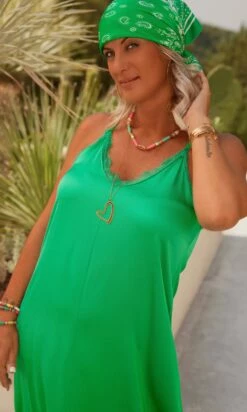 Robe Joy Vert Brésil -Vêtements Soldes 2024 facetune 27 07 2023 11 20 36
