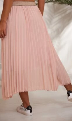 Jupe Plissée Nahla Rose Clair -Vêtements Soldes 2024 facetune 27 11 2023 12 09 58