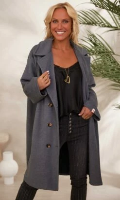 Jean's River Noir Strass 15 Jean's River Noir Strass -Vêtements Soldes 2024 facetune 27 11 2023 12 43 31