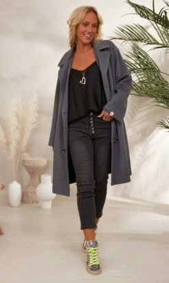 Jean's River Noir Strass 11 Jean's River Noir Strass -Vêtements Soldes 2024 facetune 27 11 2023 12 46 20