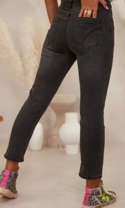 Jean's River Noir Strass 13 Jean's River Noir Strass -Vêtements Soldes 2024 facetune 27 11 2023 12 55 11