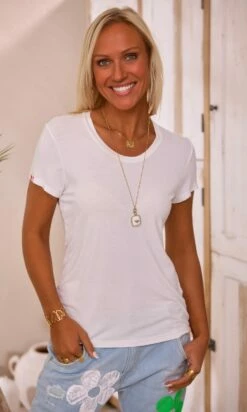 T-Shirt Essentiel Col Rond Blanc 15 T-Shirt Essentiel Col Rond Blanc -Vêtements Soldes 2024 facetune 28 02 2024 15 03 30