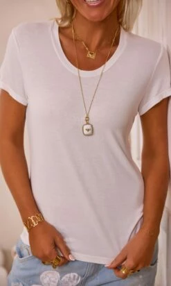 T-Shirt Essentiel Col Rond Blanc 11 T-Shirt Essentiel Col Rond Blanc -Vêtements Soldes 2024 facetune 28 02 2024 15 19 51