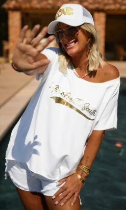 T-Shirt Oli Sweat Fin Blanc MinoFromTheSouth Or -Vêtements Soldes 2024 facetune 28 06 2023 10 25 42