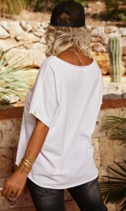 T-Shirt Solene Oversize Blanc Star Noir -Vêtements Soldes 2024 facetune 28 07 2023 12 01 47