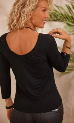 T-Shirt Essentiel ML Noir -Vêtements Soldes 2024 facetune 28 08 2023 12 41 56