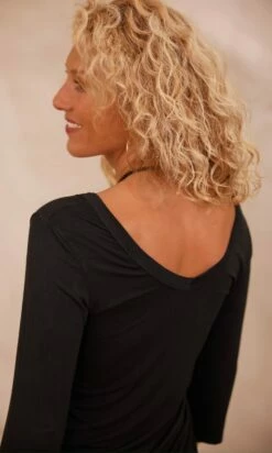 T-Shirt Essentiel ML Noir -Vêtements Soldes 2024 facetune 28 08 2023 12 42 01