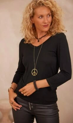 T-Shirt Essentiel ML Noir -Vêtements Soldes 2024 facetune 28 08 2023 12 42 29