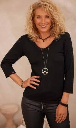 T-Shirt Essentiel ML Noir -Vêtements Soldes 2024 facetune 28 08 2023 12 42 42