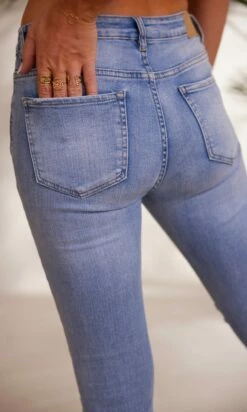 Jean's Fisher Used Denim -Vêtements Soldes 2024 facetune 28 11 2023 09 06 41