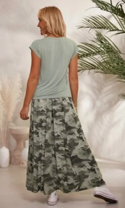 T-Shirt Essentiel Col V Kaki 14 T-Shirt Essentiel Col V Kaki -Vêtements Soldes 2024 facetune 28 11 2023 11 43 49