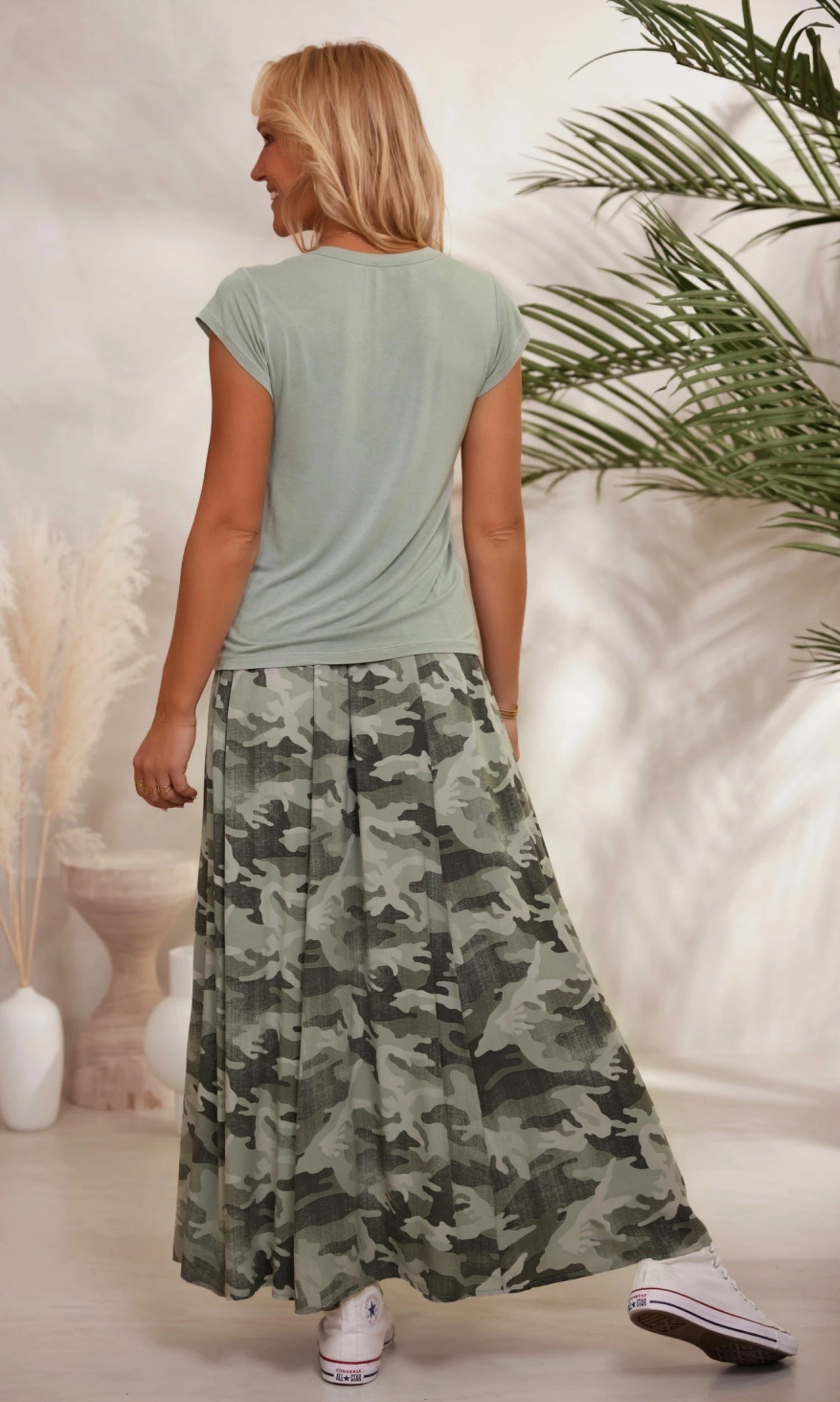 T-Shirt Essentiel Col V Kaki 8 T-Shirt Essentiel Col V Kaki – Image 6