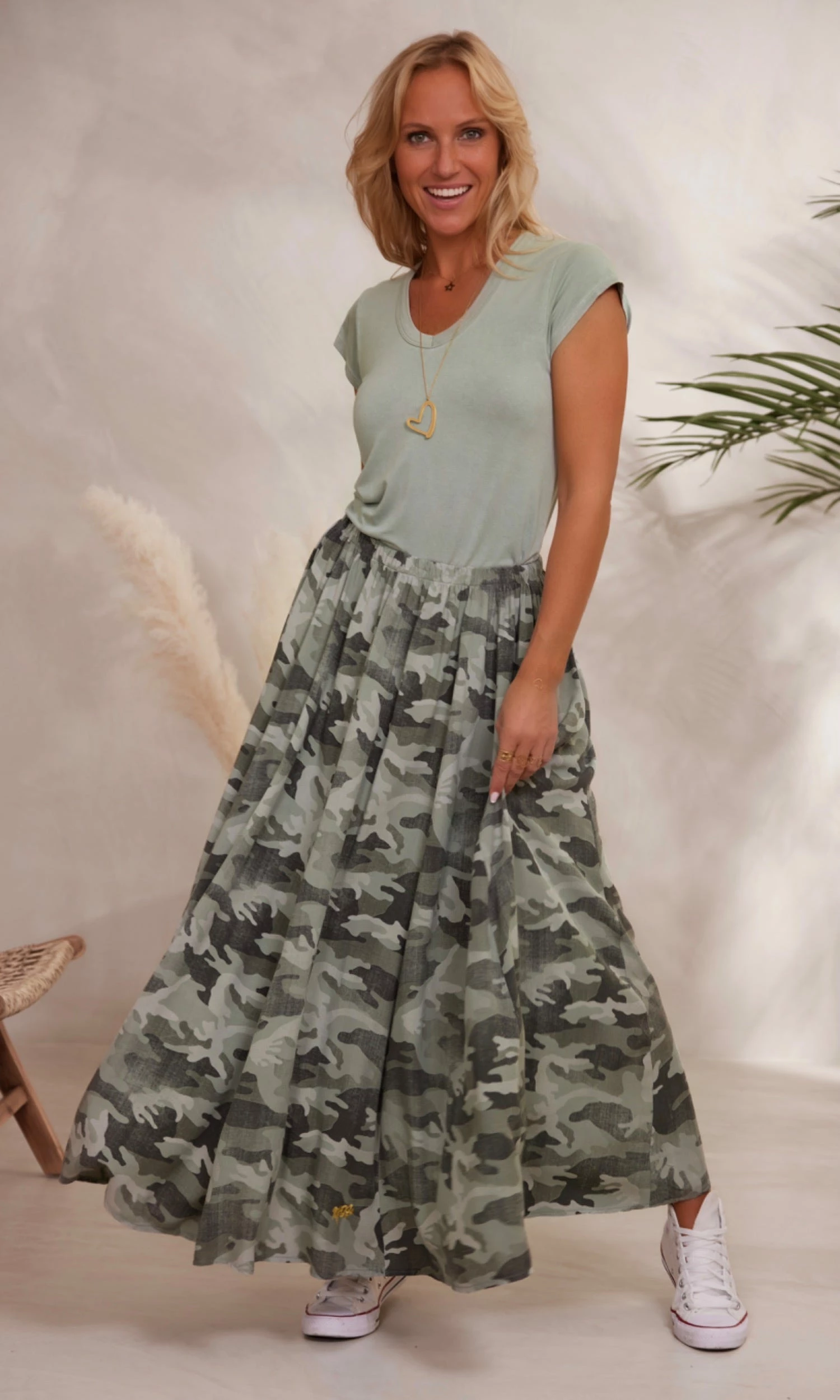 T-Shirt Essentiel Col V Kaki 7 T-Shirt Essentiel Col V Kaki – Image 5