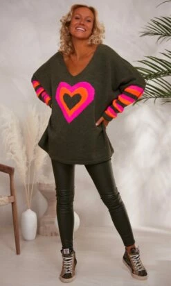 Pull Rayco Oversize Kaki Big Heart 15 Pull Rayco Oversize Kaki Big Heart -Vêtements Soldes 2024 facetune 28 11 2023 17 14 02