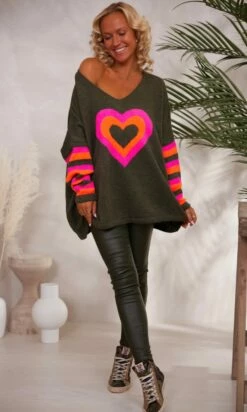 Pull Rayco Oversize Kaki Big Heart 12 Pull Rayco Oversize Kaki Big Heart -Vêtements Soldes 2024 facetune 28 11 2023 17 19 41