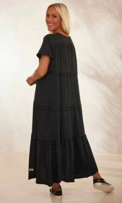 Robe Talya MC Ultra-Light Noir -Vêtements Soldes 2024 facetune 29 01 2024 10 12 48