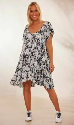 Petite Robe Tess Noir Pixies -Vêtements Soldes 2024 facetune 29 01 2024 12 21 21