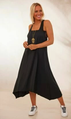 Robe Catalina Ultra-Light Noir -Vêtements Soldes 2024 facetune 29 01 2024 14 07 39