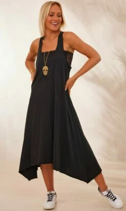 Robe Catalina Ultra-Light Noir -Vêtements Soldes 2024 facetune 29 01 2024 14 20 02