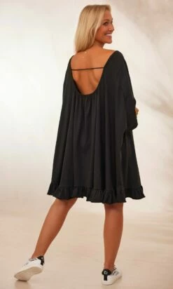 Petite Robe Joana Oversize Ultra-Light Noir -Vêtements Soldes 2024 facetune 29 01 2024 14 35 29