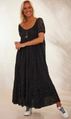 Robe Daria Dentelle Noir -Vêtements Soldes 2024 facetune 29 01 2024 14 58 34