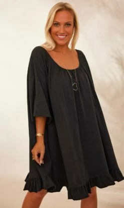 Petite Robe Joana Oversize Ultra-Light Noir -Vêtements Soldes 2024 facetune 29 01 2024 15 07 17