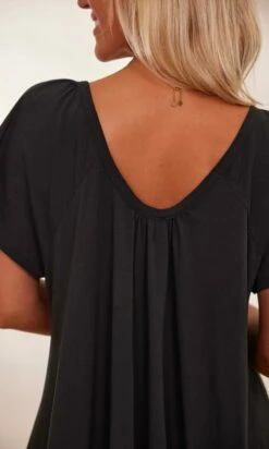 Petite Robe Tess Ultra-Light Noir -Vêtements Soldes 2024 facetune 29 01 2024 15 43 00