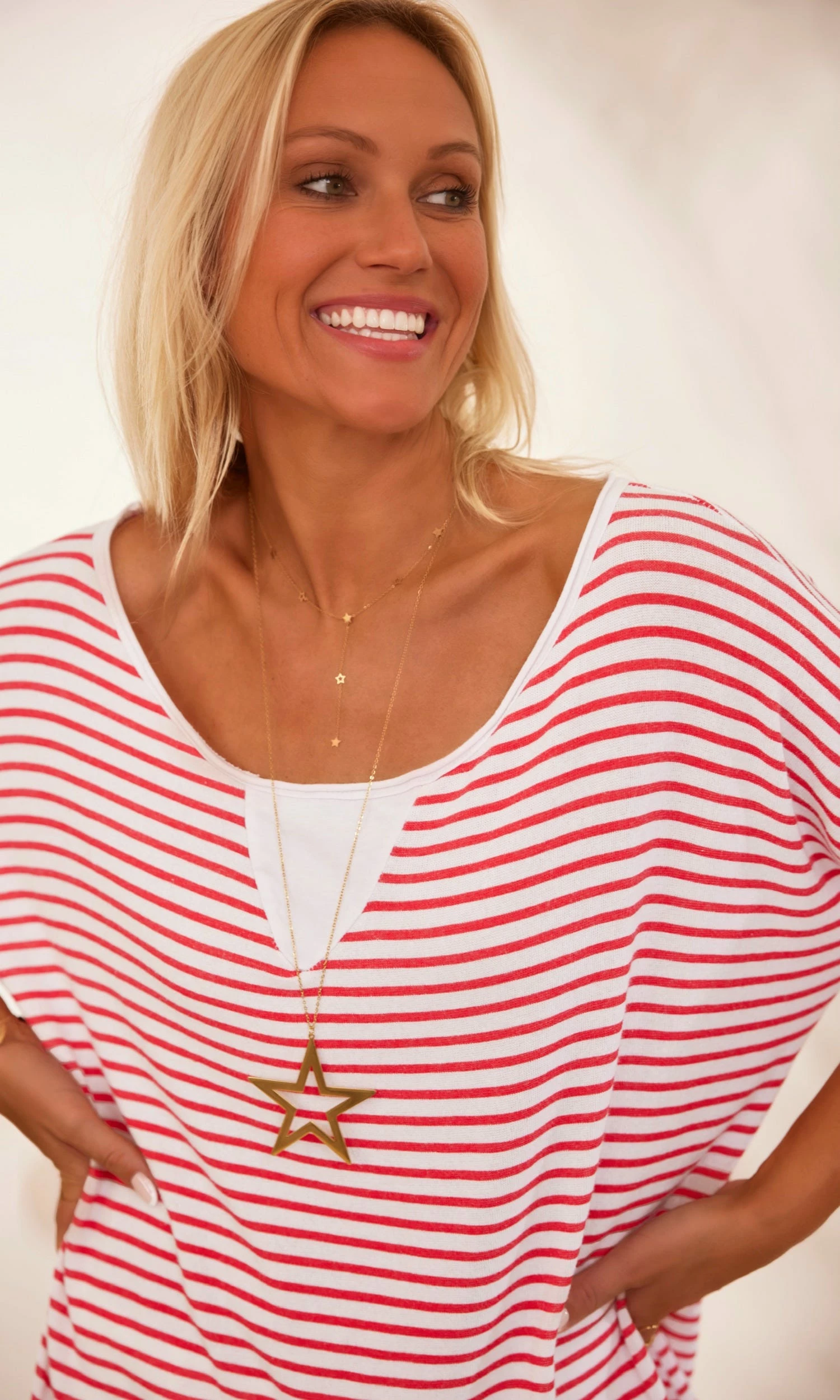 T-Shirt Oscar Oversize Blanc Marinière Rouge 9 T-Shirt Oscar Oversize Blanc Marinière Rouge – Image 7