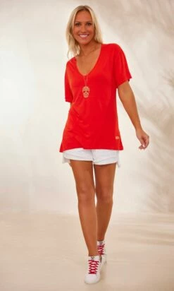 T-Shirt Basic Rouge -Vêtements Soldes 2024 facetune 29 01 2024 16 46 59
