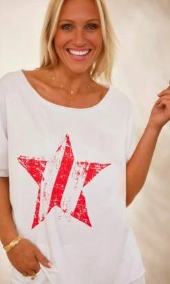 T-Shirt Solene Oversize Blanc Star Rouge -Vêtements Soldes 2024 facetune 29 01 2024 16 54 51