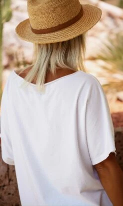 T-Shirt Solene Oversize Blanc Isalove Bleu Electrique 11 T-Shirt Solene Oversize Blanc Isalove Bleu Electrique -Vêtements Soldes 2024 facetune 29 06 2023 15 38 15