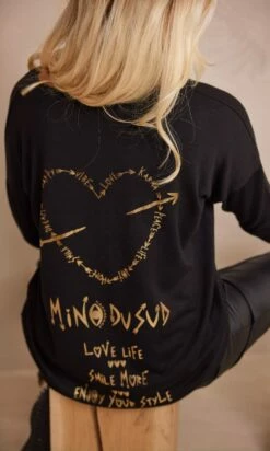 Pull Jango Noir Love Cupidon Or 14 Pull Jango Noir Love Cupidon Or -Vêtements Soldes 2024 facetune 29 08 2023 11 33 12 1