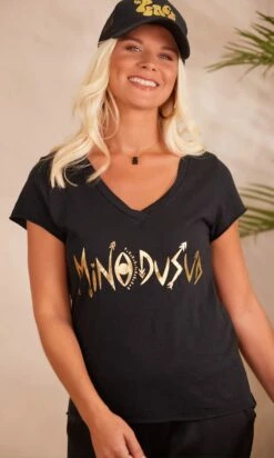 T-Shirt Magda Noir MinoDuSud Or 15 T-Shirt Magda Noir MinoDuSud Or -Vêtements Soldes 2024 facetune 29 08 2023 15 11 02