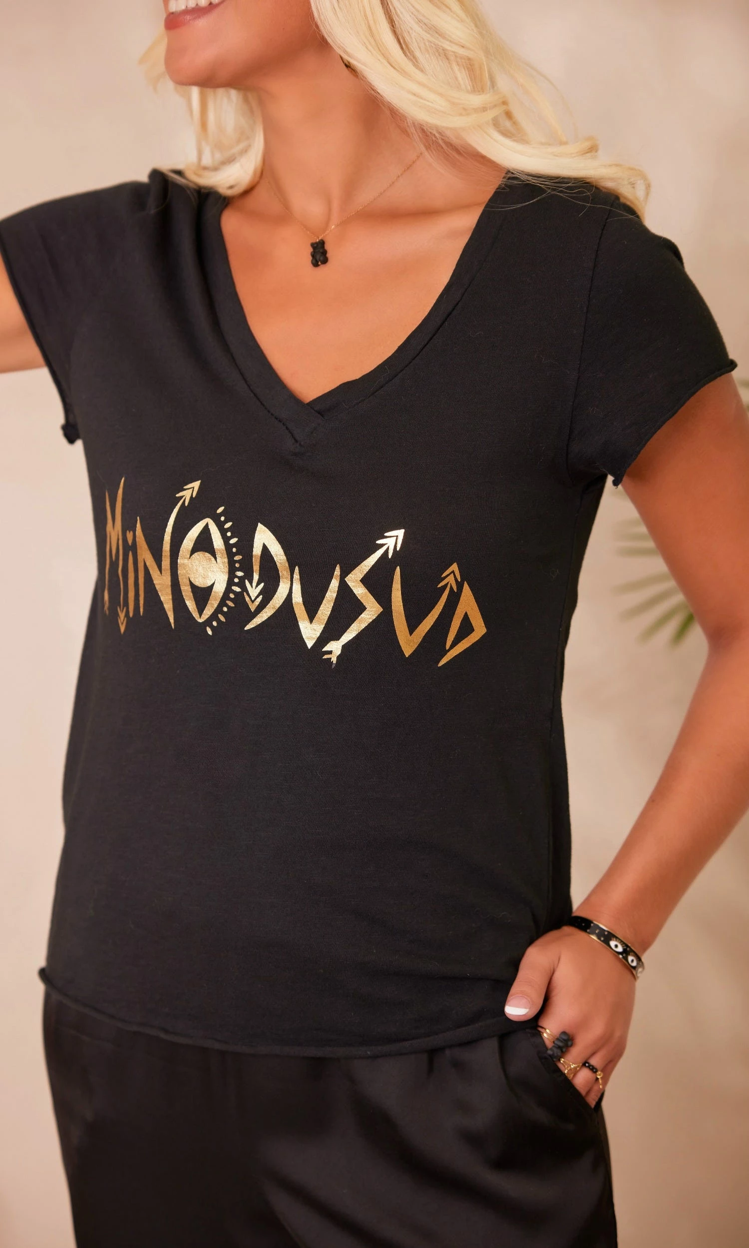 T-Shirt Magda Noir MinoDuSud Or 4 T-Shirt Magda Noir MinoDuSud Or – Image 2