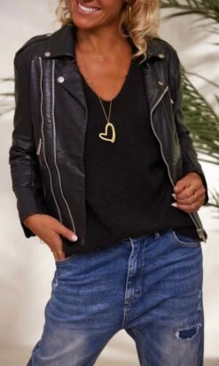 Pull Ryan Noir 12 Pull Ryan Noir -Vêtements Soldes 2024 facetune 29 11 2023 10 08 07