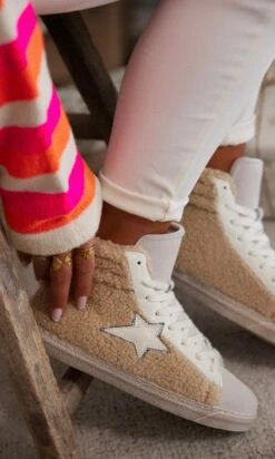 Pull Rayco Oversize Beige Big Heart -Vêtements Soldes 2024 facetune 29 11 2023 14 15 35