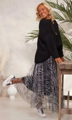 Jupon Keran Noir Zèbre 12 Jupon Keran Noir Zèbre -Vêtements Soldes 2024 facetune 29 11 2023 15 42 19