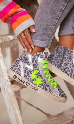 Pull Rayco Oversize Gris Clair Big Heart -Vêtements Soldes 2024 facetune 29 11 2023 16 54 22