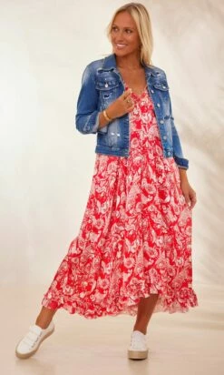 Robe Sakina Satin Royal Flower Rouge -Vêtements Soldes 2024 facetune 30 01 2024 10 53 55