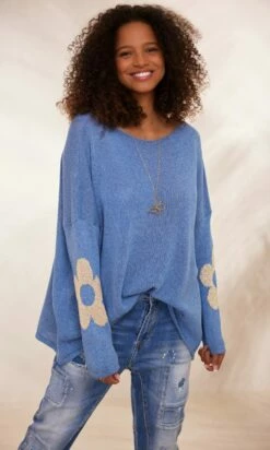 Pull Clovis Bleu Jean Flower Or -Vêtements Soldes 2024 facetune 30 01 2024 15 44 20
