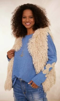 Pull Clovis Bleu Jean Flower Or -Vêtements Soldes 2024 facetune 30 01 2024 15 50 25