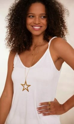 Fond De Tunique Blanc -Vêtements Soldes 2024 facetune 30 01 2024 16 51 22 1