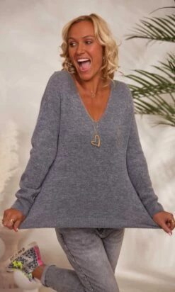 Pull Basic Col V Gris -Vêtements Soldes 2024 facetune 30 11 2023 12 29 34