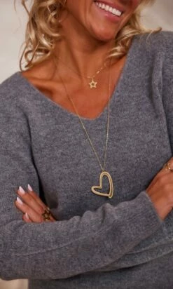 Pull Basic Col V Gris -Vêtements Soldes 2024 facetune 30 11 2023 12 31 21