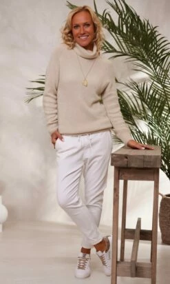 Pull Basic Col Roulé Beige 11 Pull Basic Col Roulé Beige -Vêtements Soldes 2024 facetune 30 11 2023 13 52 42