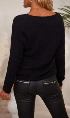 Pull Basic Col V Noir -Vêtements Soldes 2024 facetune 30 11 2023 14 44 16 1