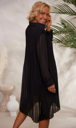 Petite Robe Syana Noir 13 Petite Robe Syana Noir -Vêtements Soldes 2024 facetune 30 11 2023 16 30 15