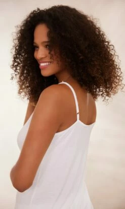 Fond De Tunique Blanc -Vêtements Soldes 2024 facetune 31 01 2024 09 09 43