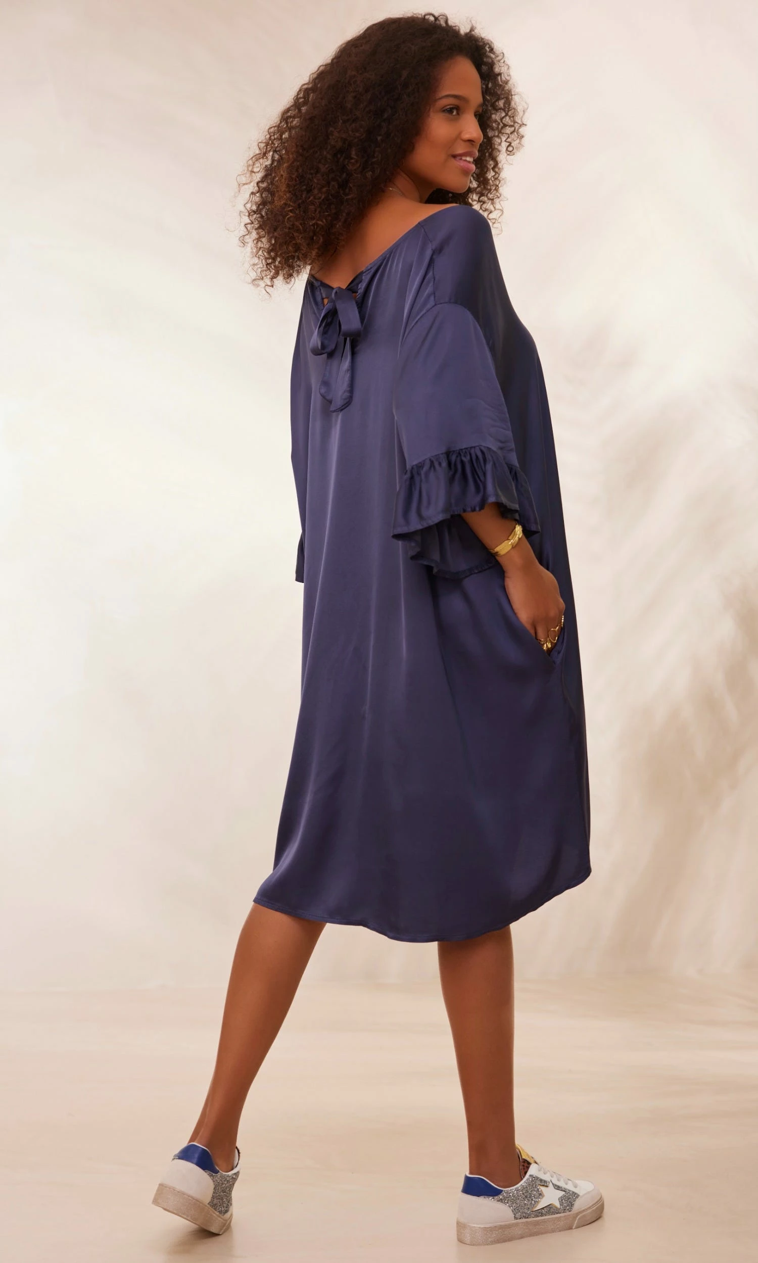 Petite Robe Levana Satin Bleu Marine 9 Petite Robe Levana Satin Bleu Marine – Image 7