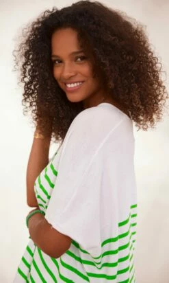 Pull Yann MC Oversize Blanc Marinière Vert Brésil -Vêtements Soldes 2024 facetune 31 01 2024 10 34 12